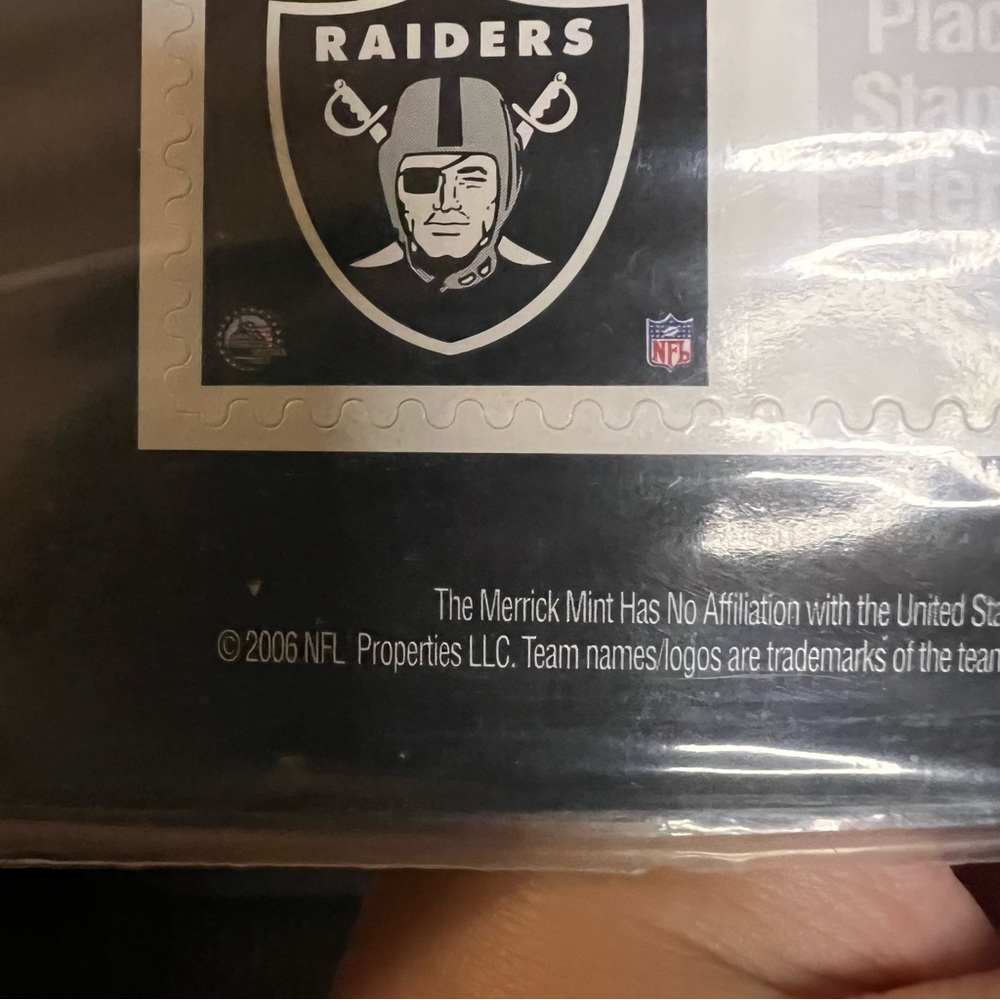 Vintage NFL Oakland Raiders 2006 The Merrick Mint Team Stamps - Picture 3 of 6